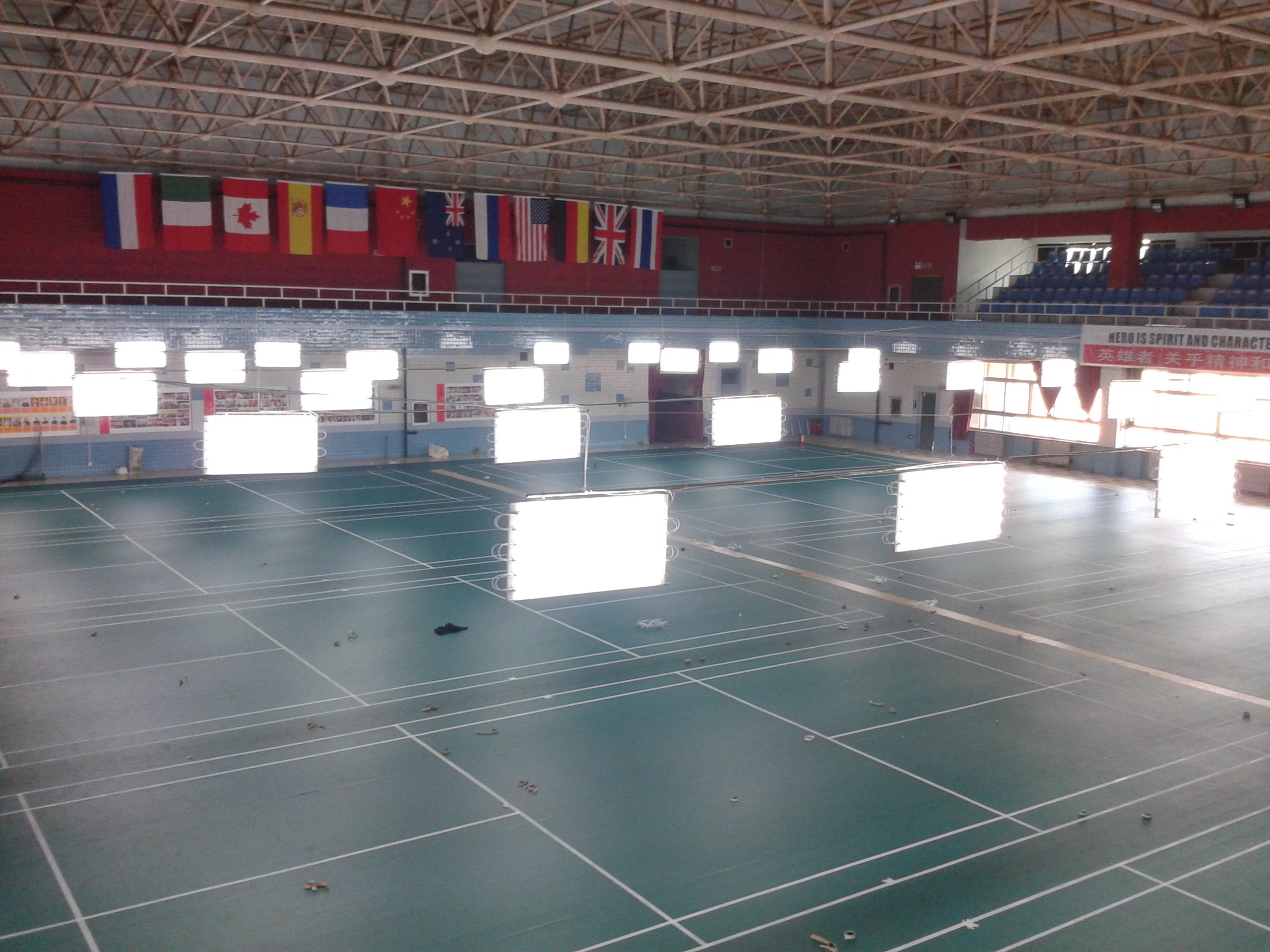 羽毛球館排燈安裝效果.jpg